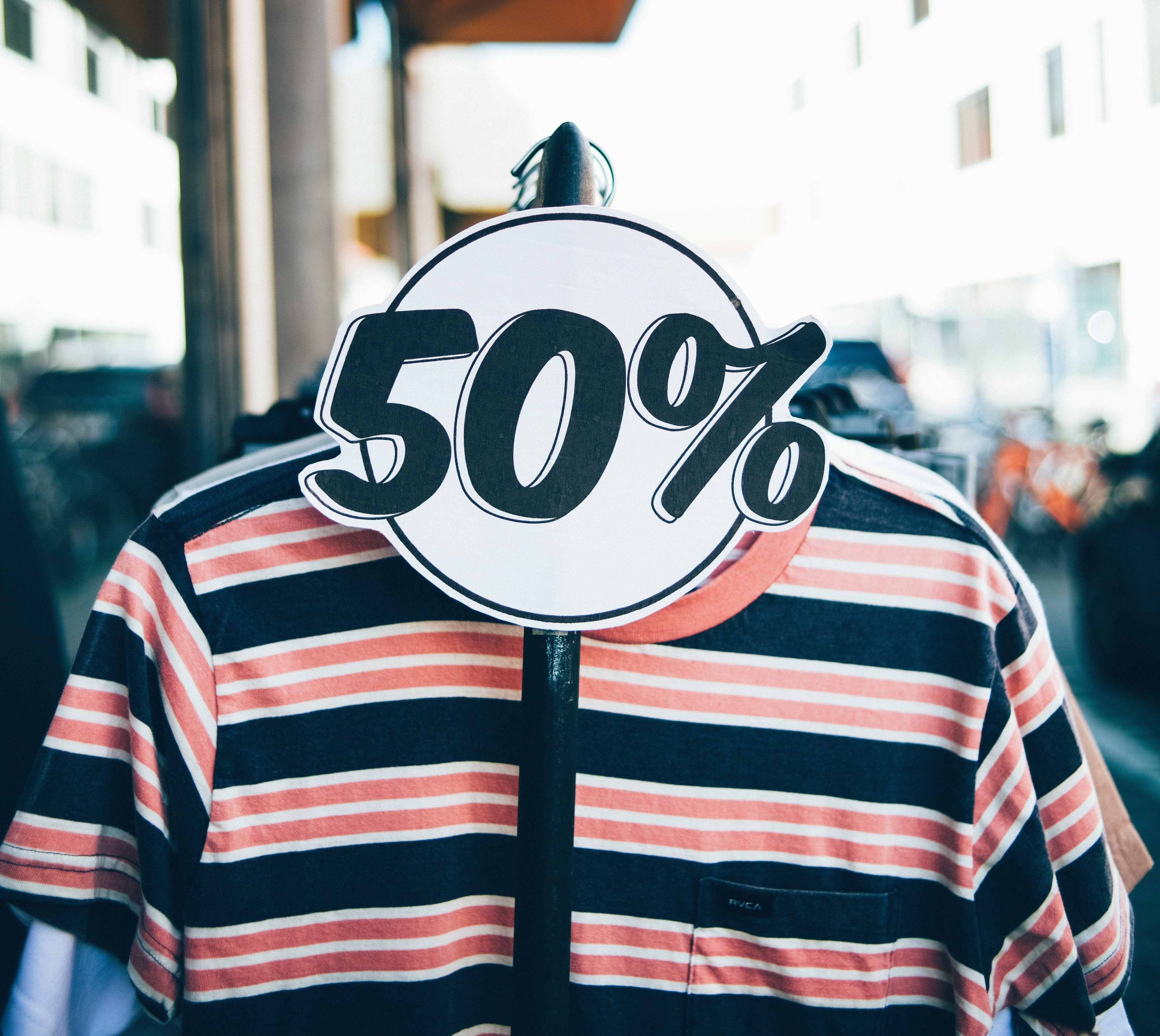 Promoção de 50% de desconto na pré-Black Friday