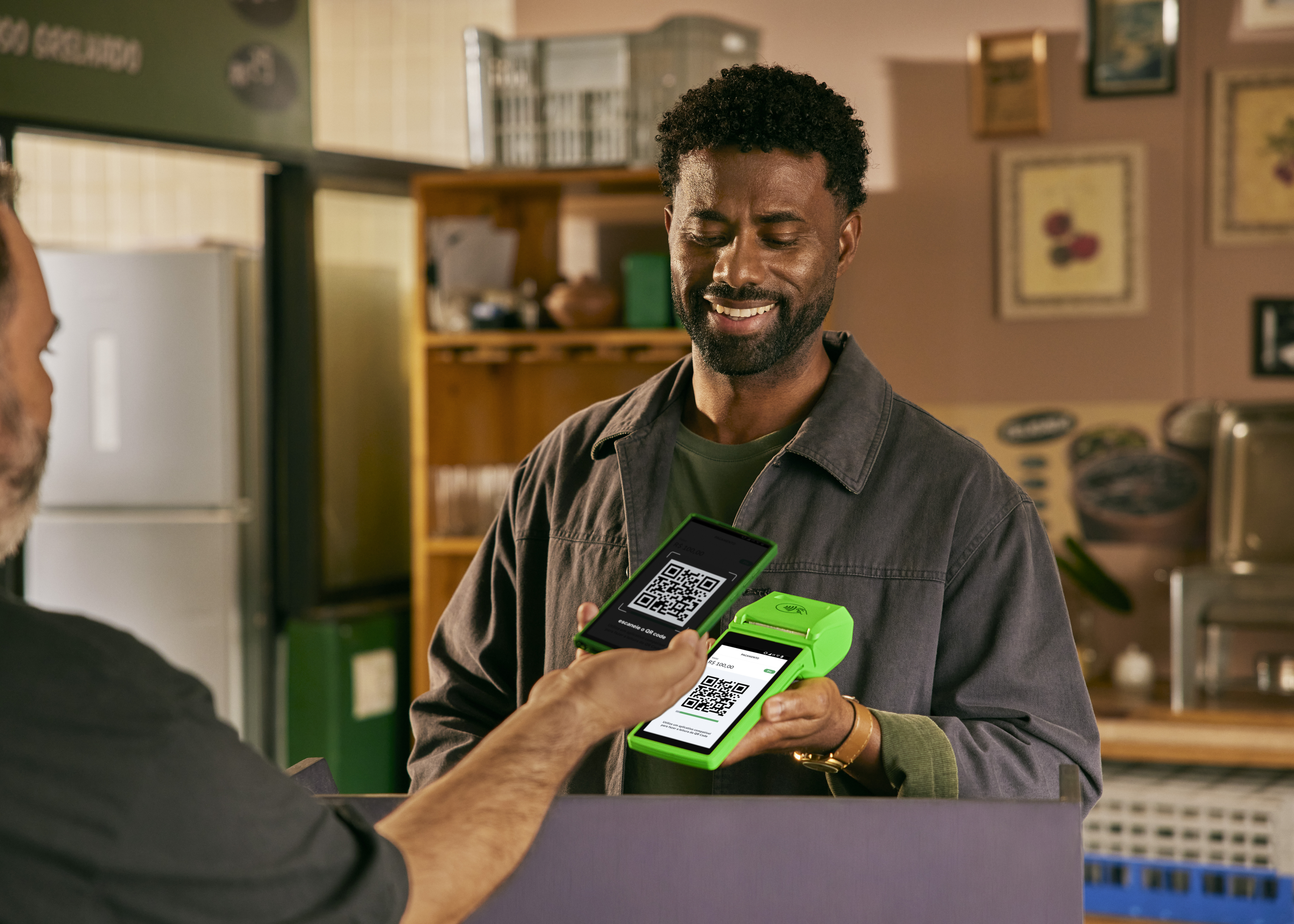 Lojista fazendo venda no Pix