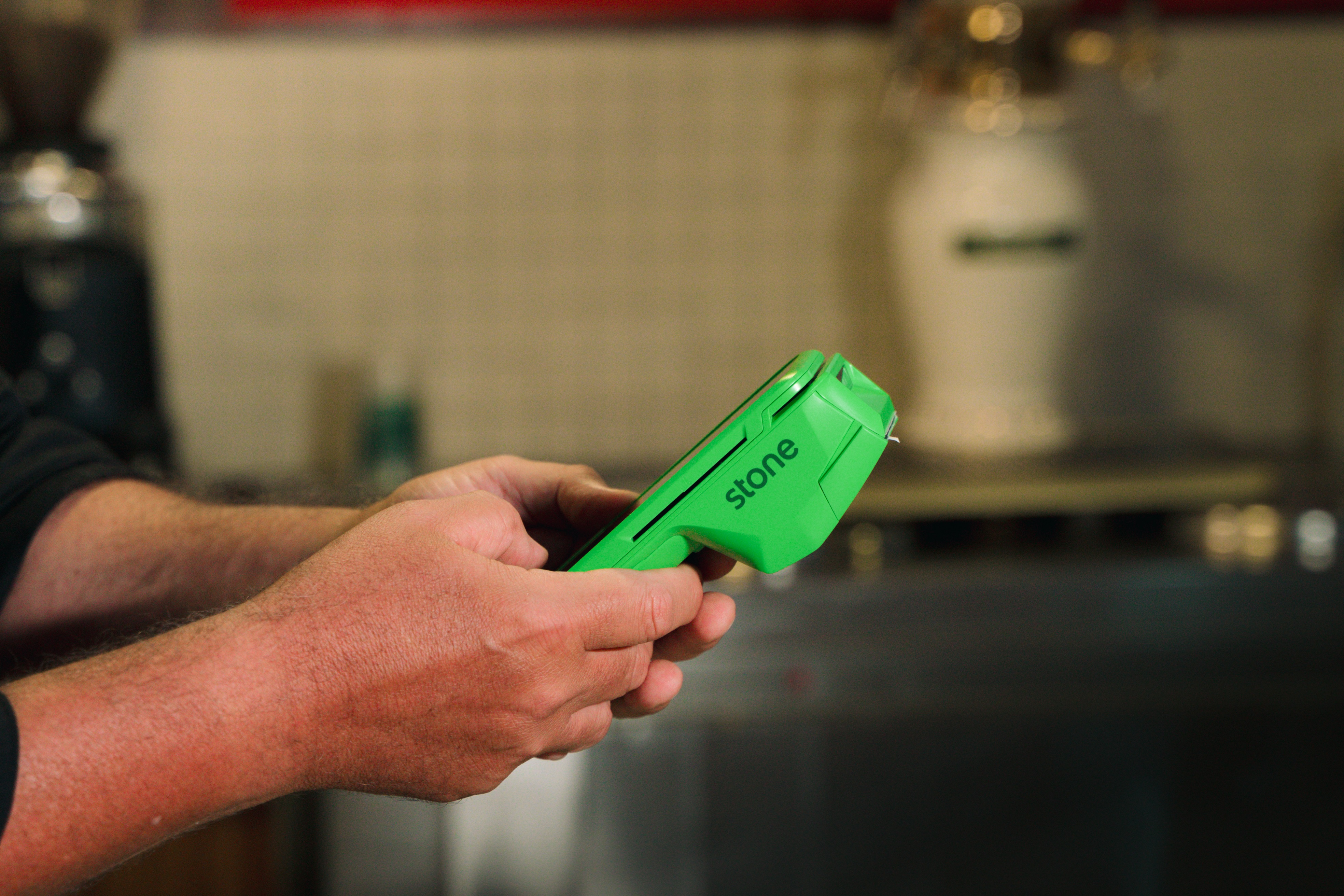 Empreendedor fazendo estorno na Maquininha Stone