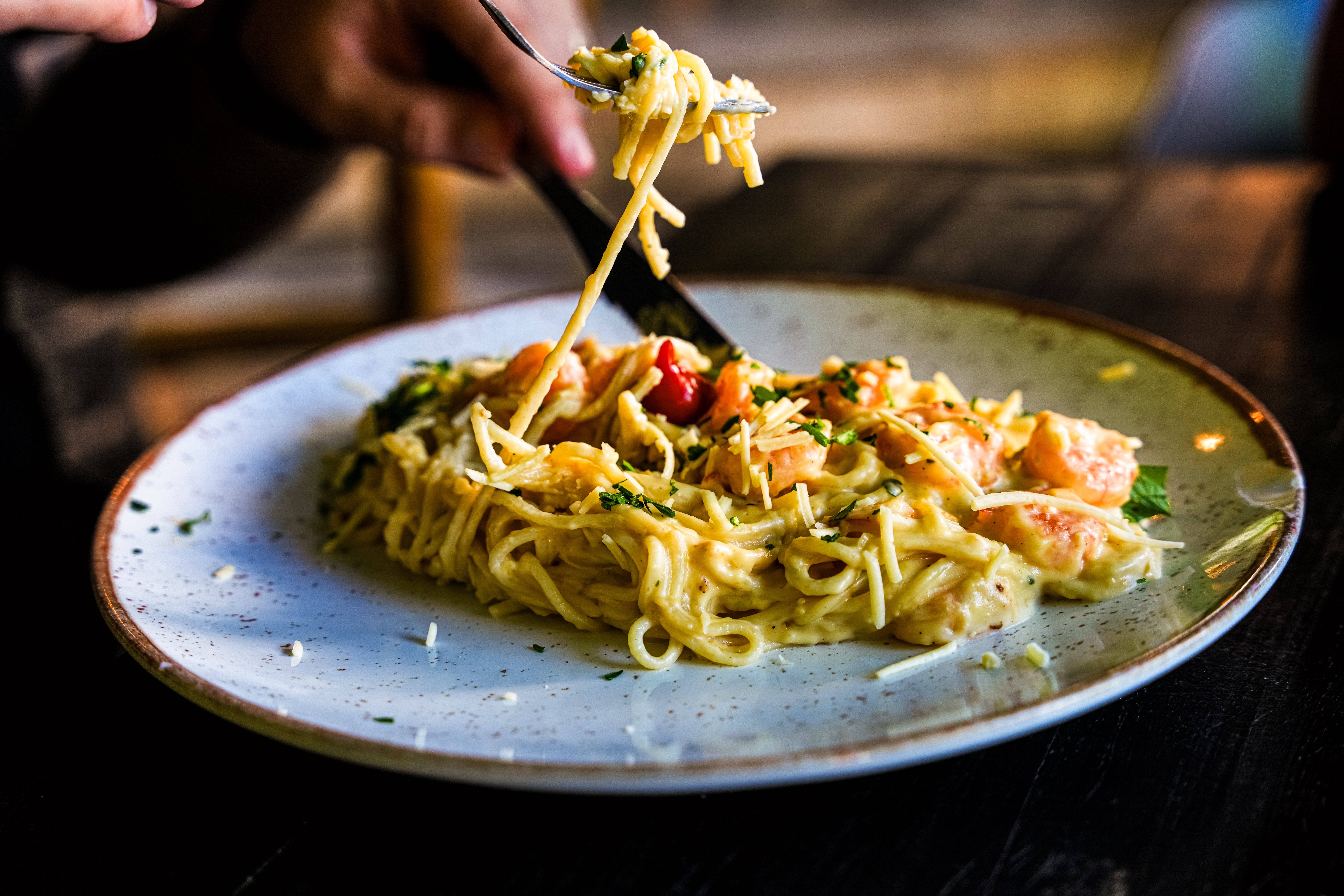 Prato de macarrão de serviço de catering