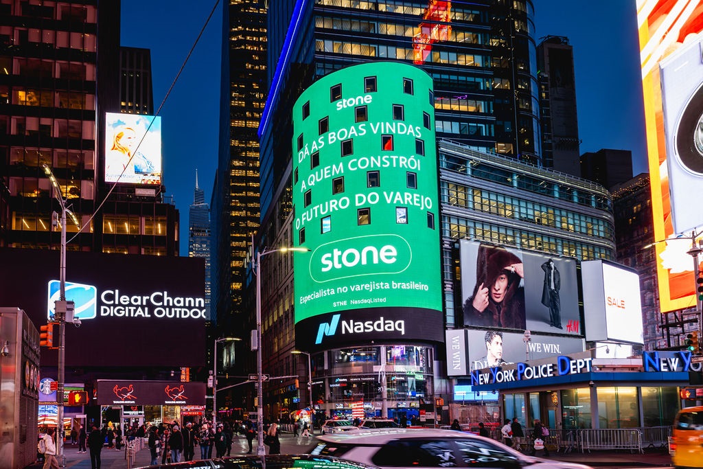 Anúncio da Stone em Nova York durante a NRF 2026