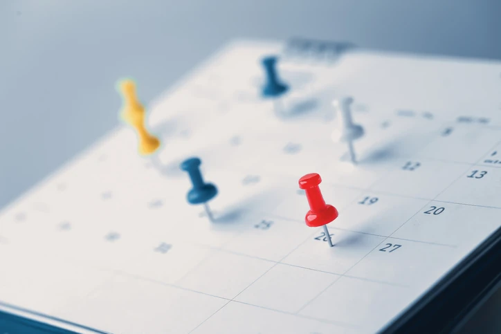 Calendário mostrando o quinto dia útil de junho